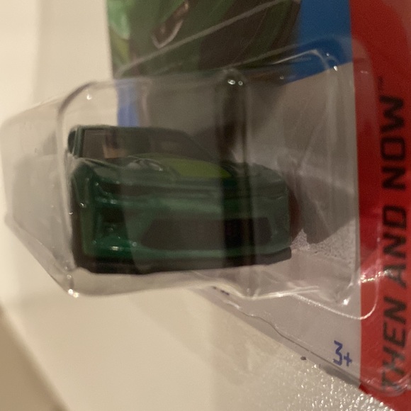 Hot Wheels '18 Camaro SS - Picture 3 of 5